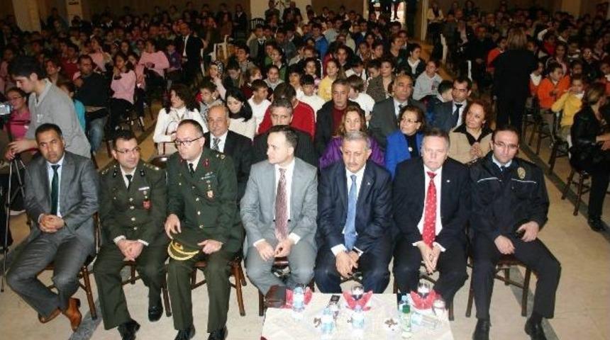 Ayvalıkta İstiklal Marşı&rsquo;nın Kabul&uuml; Kutlandı