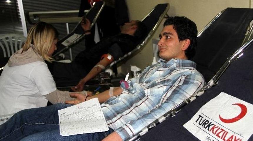 Ardahan'da Kan Bağışı Kampanyası İlgi G&ouml;rd&uuml;