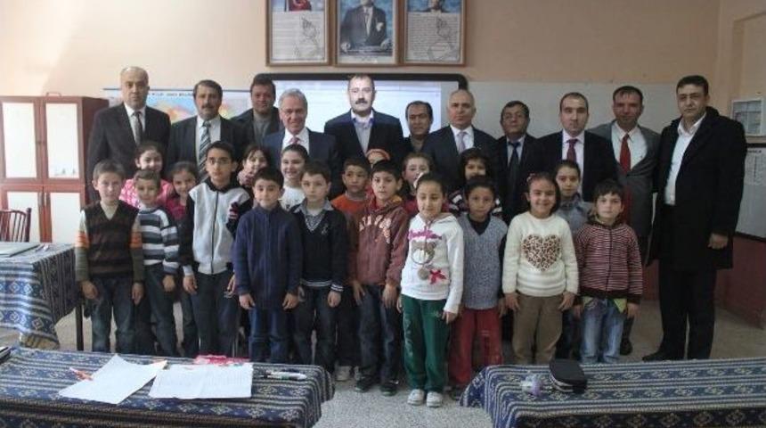 Başkan Acar&rsquo;dan Okula Eğitim Yardımı