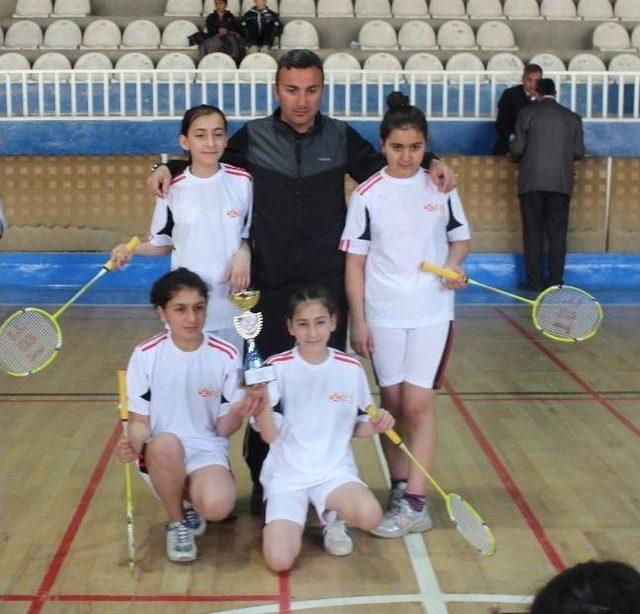 Okullar Arası Küçükler Badminton Müsabakaları