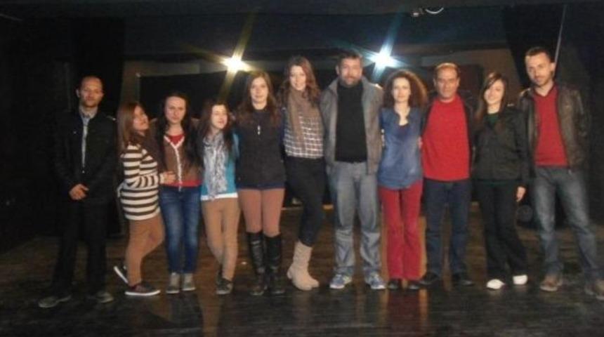 Tiyatro Kursu &Ouml;ğrencilerine Ustalardan Ders