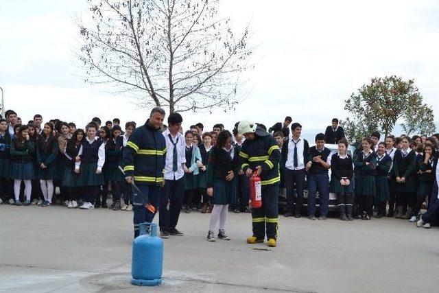 Lisede Yangın Tatbikatı Yapıldı