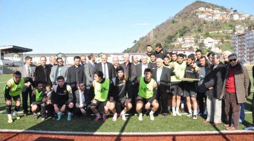Zimder&rsquo;den, Kilimli Belediyespor Oyuncularına Ziyaret