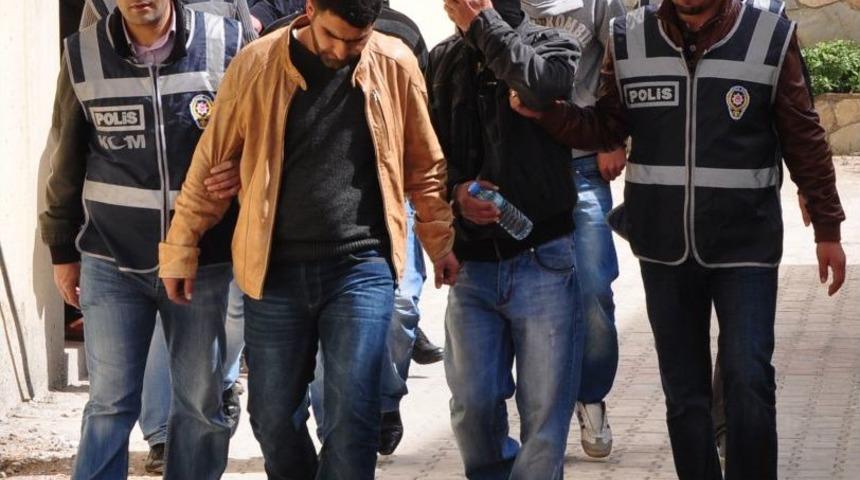 Alanya'da Torbacı Operasyonunda 8 G&ouml;zaltı