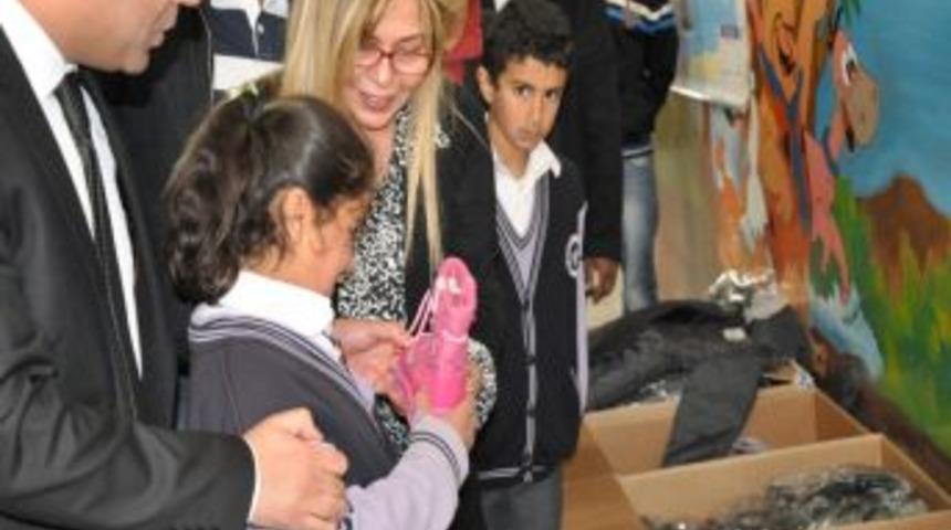 Kızılay Derneği Gerc&uuml;ş&rsquo;te 600 &Ouml;ğrenciyi Sevindirdi