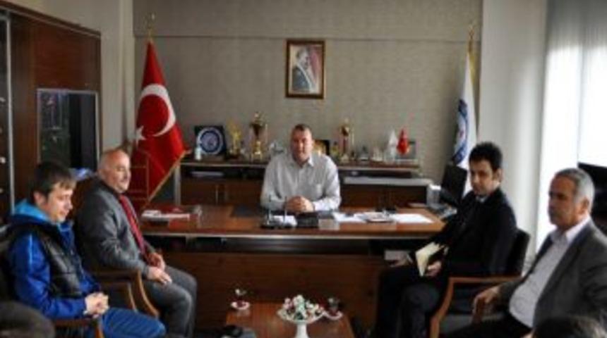 Hentbolcu &Ouml;ğrenciler Başkan G&ouml;ksel'i Ziyaret Etti