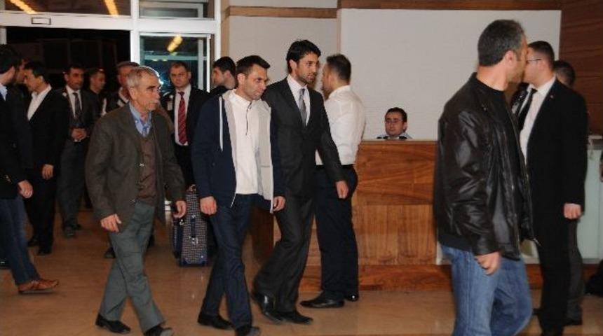 Kamu G&ouml;revlilerinin Serbest Bırakılması