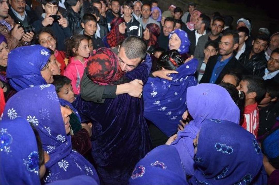 Ka&ccedil;ırılan Kamu G&ouml;revlilerinin Serbest Bırakılması