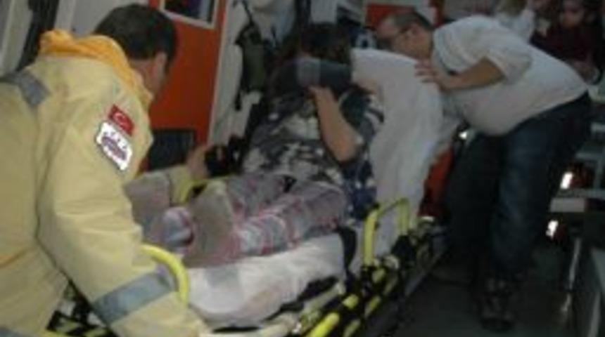 3 Yaşındaki Kızının G&ouml;zleri &Ouml;n&uuml;nde Eşini Darp Etti