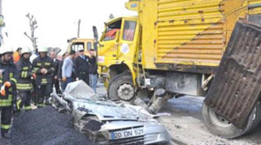 Asfalt y&uuml;kl&uuml; kamyon dehşet sa&ccedil;tı