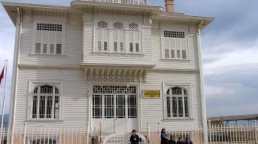 M&uuml;tareke M&uuml;zesi 9 Ay Kapalı