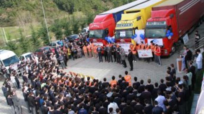 Kimse Yok Mu Ve Nil&uuml;fer Eğitim Kurumları'ndan Suriyelilere 3 TIR Dolusu Yardım