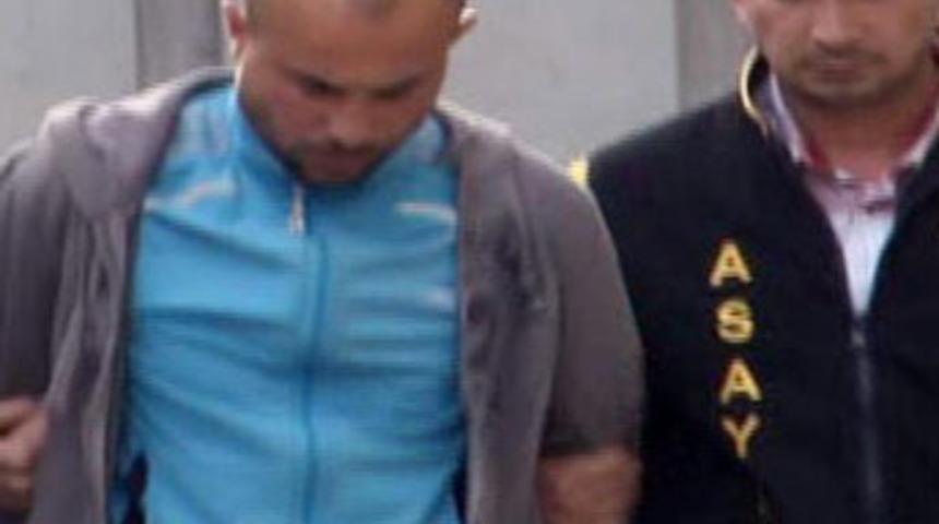 Altınlarını gasp ettiği kadına yemek hazırlattı!