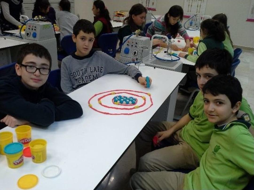 &Ouml;ğrenciler Fen Bilimleri Derslerini Oyun Hamuruyla İşliyor
