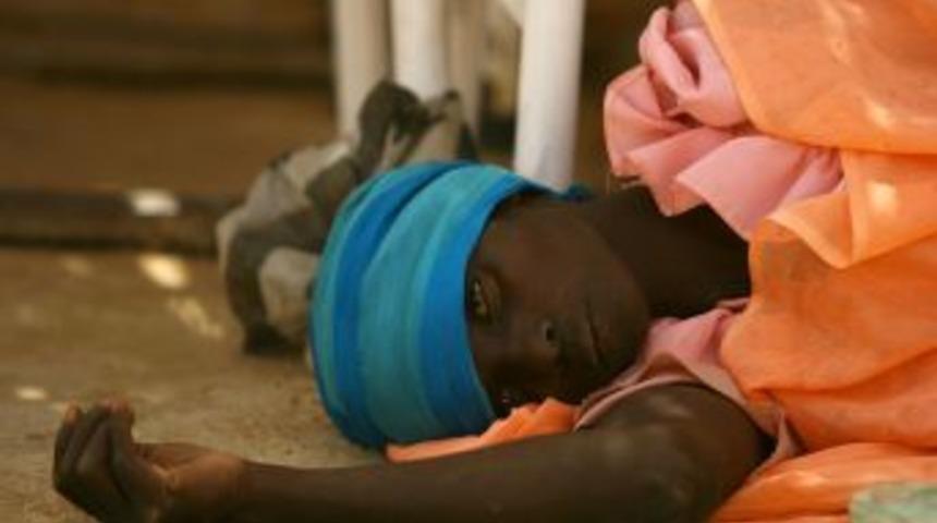 2 Liralık Hortum Olmadığı I&ccedil;in Afrikalı Anne Ve Bebeği &Ouml;ld&uuml;