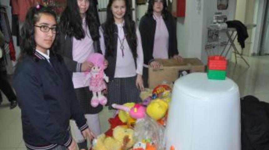 &Ouml;ğrenciler Oyuncaklarını Paylaştı