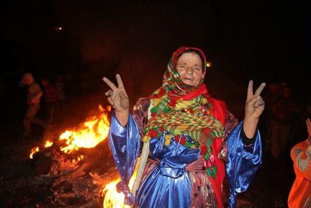 Hakkari’de İlk Nevruz Ateşi Yakıldı