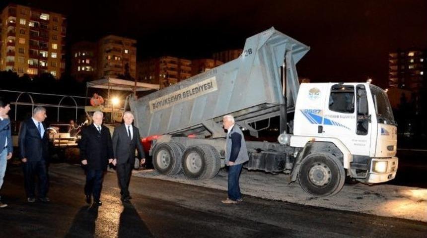Okul Bah&ccedil;eleri Gece G&uuml;nd&uuml;z Asfaltlanıyor