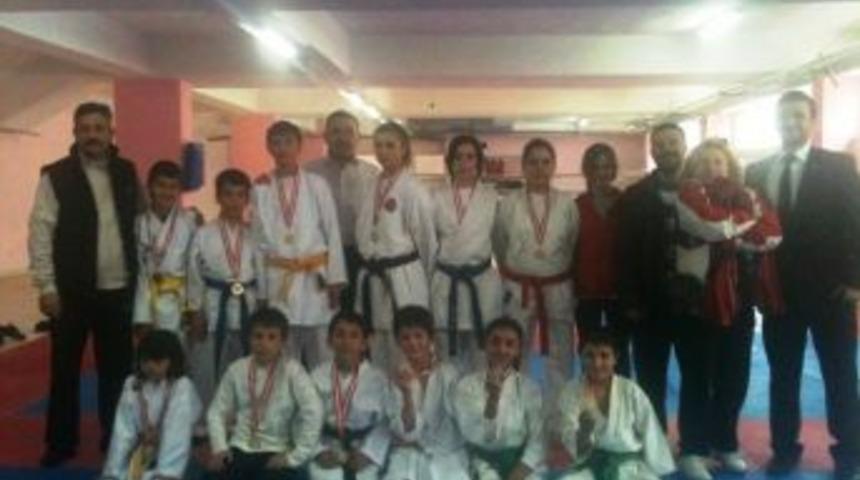 Bilecik'te Karate Se&ccedil;meleri