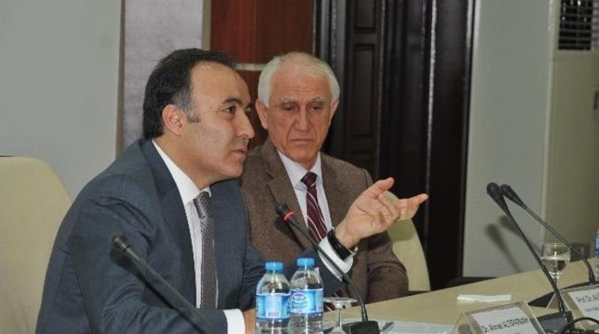 Vali Altıparmak A&uuml; &Ouml;ğrencilerine Konferans Verdi