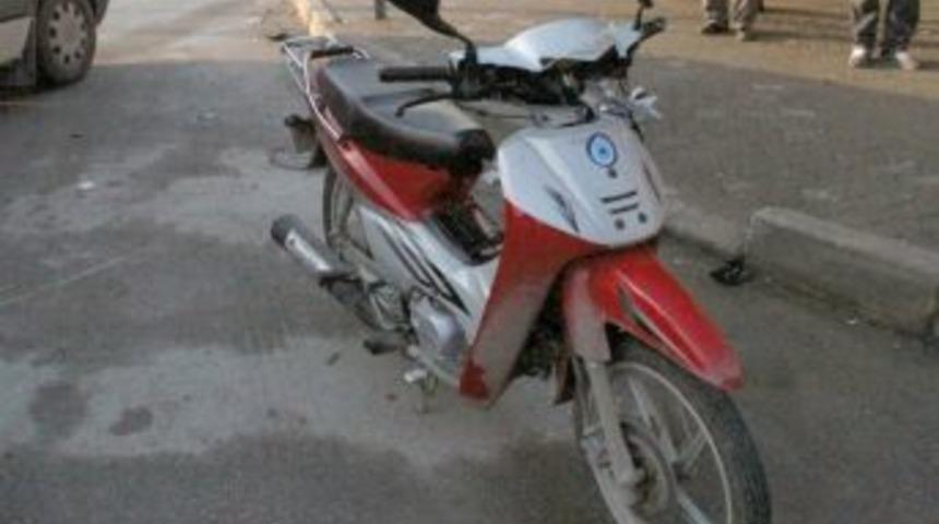Motosikletle Otomobil &Ccedil;arpıştı: 1 Yaralı