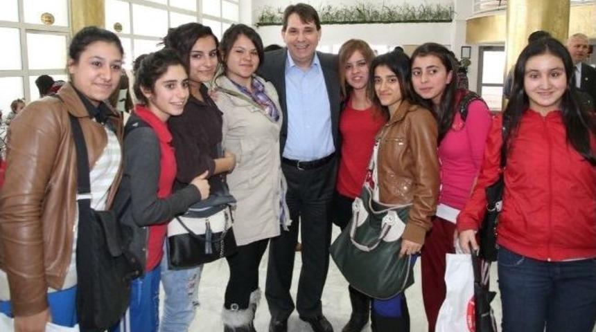 Madde Bağımlılığına Karşı Tiyatro İle M&uuml;cadele