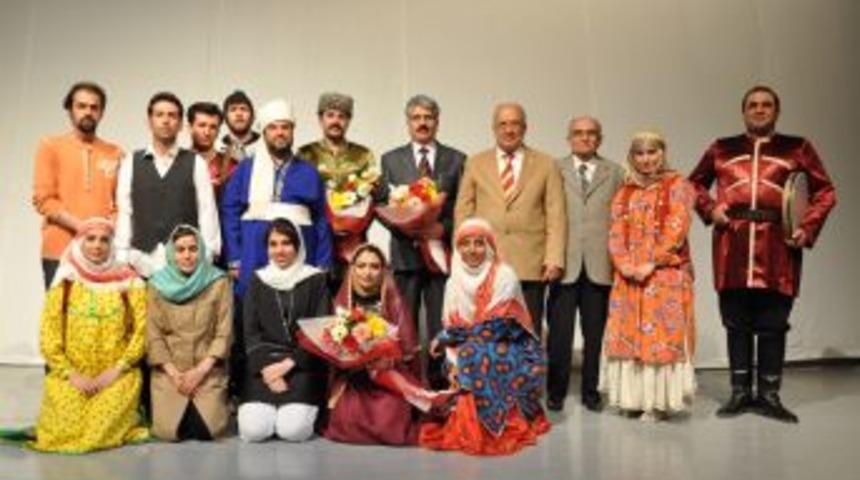 T&uuml;rk D&uuml;nyasI Tiyatro G&uuml;nleri&rsquo;nde İran T&uuml;rk tiyatrosu duygulandırdı