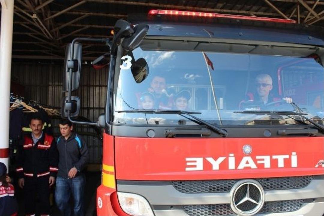 Minik &Ouml;ğrenciler İtfaiyeyi Gezdi