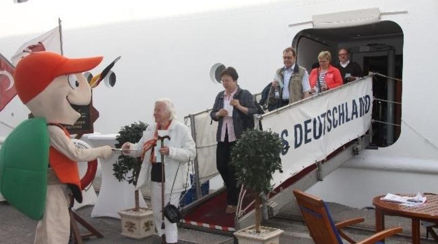 Mersin, 3. Kruvazıyer Gemiyi Karşıladı