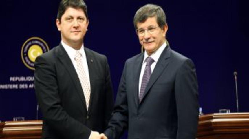 Bakan Davutoğlu, Romen Meslektaşını Ağırladı