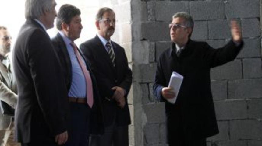 Başkan &Ouml;zhaseki Ve Iş Adamları Melikşah &Uuml;niversitesi&rsquo;ni Ziyaret Etti