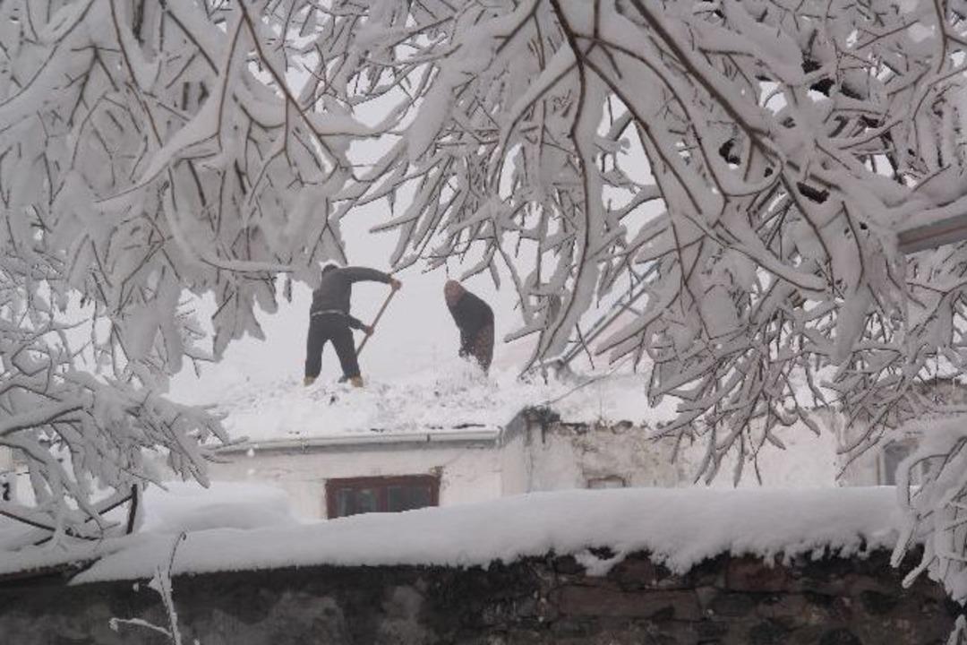 &Ccedil;ıldır'a Kış Yeniden Geldi