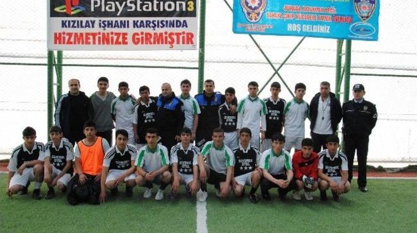 10 Nisan Polis Haftası Etkinliği &Ccedil;er&ccedil;evesinde Yapılan Futbol Turnuvası Başladı
