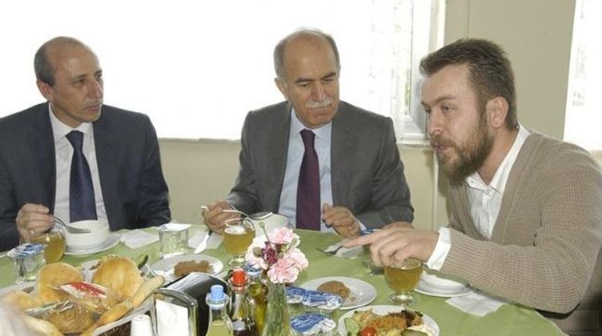 Yemeğin Nobelini Alan &Ouml;m&uuml;r Akkor&rsquo;dan Vali Harput&rsquo;a Ziyafet