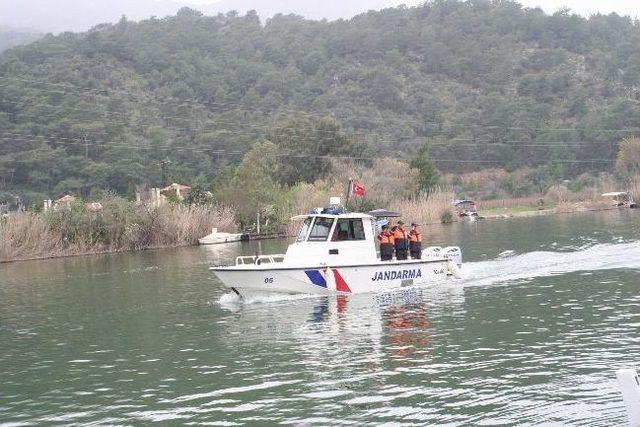 Jandarmanın Botlu Timi Kaçak Avcılara Göz Açtırmayacak