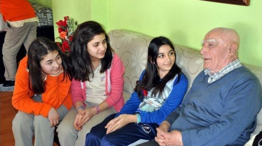 &Ouml;zel Kardelen Koleji &Ouml;ğrencileri Huzur Evi Ziyaretinde Bulundu