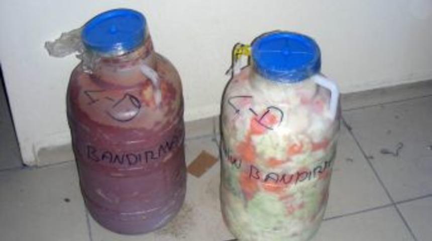 Sal&ccedil;a Bidonlarından Esrar &Ccedil;ıktı