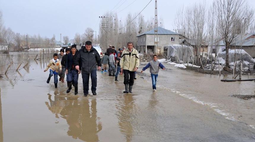 Muş&rsquo;ta Dereler Taştı Evler Sular Altında Kaldı