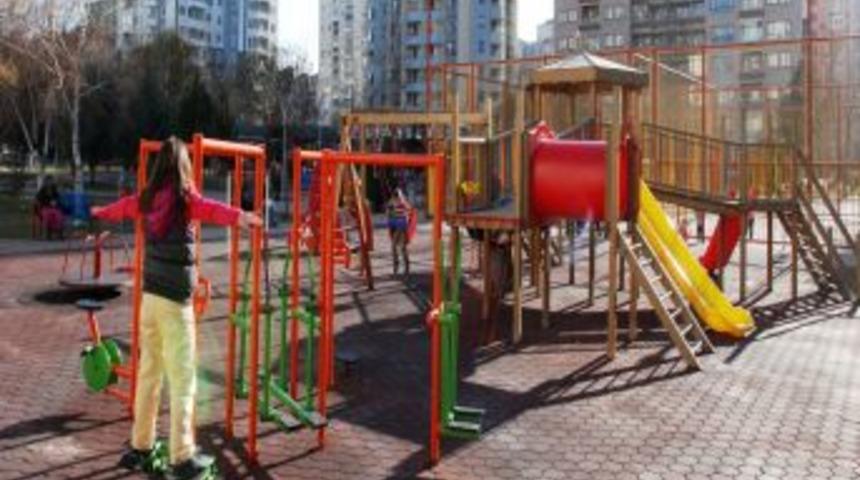 Parklara &Ccedil;ocuklar I&ccedil;in Spor Aletleri Konulacak