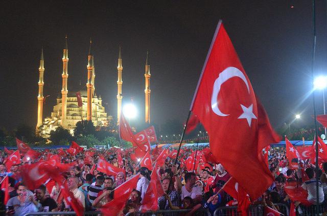 Adana'da, 15 Temmuz şehitleri ve demokrasi için nöbet