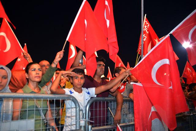 Adana'da, 15 Temmuz şehitleri ve demokrasi için nöbet