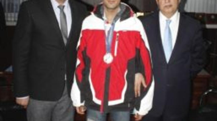 Başarılı &Ouml;ğrenci Tebrik Edildi