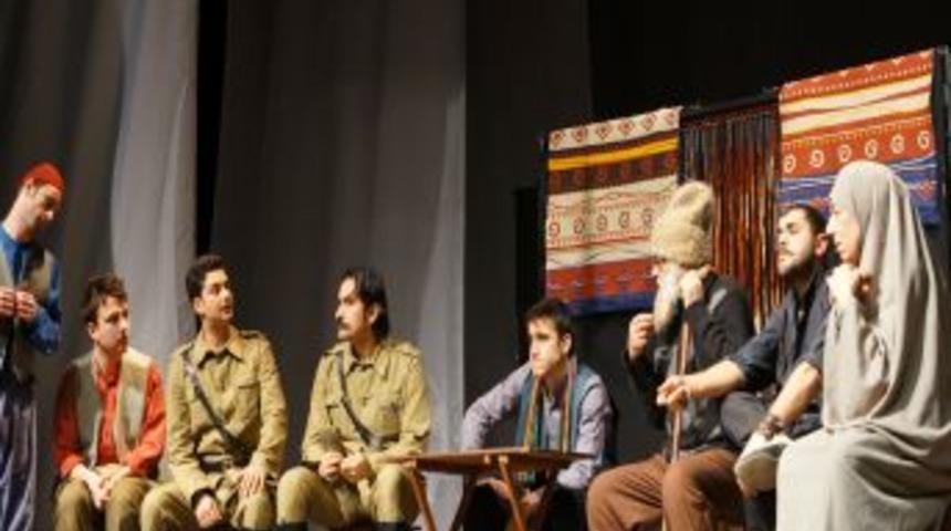 G&ouml;lbaşı Protokol&uuml;, &lsquo;&Ccedil;anakkale Ruhu'nu Ayakta Alkışladı