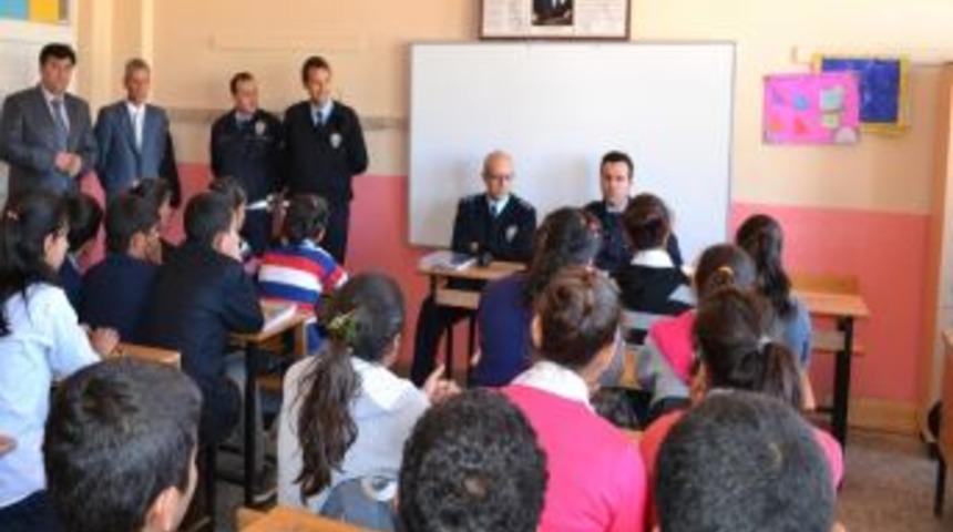 Hilvan İl&ccedil;e Emniyet M&uuml;d&uuml;rl&uuml;ğ&uuml;&rsquo;nden &Ouml;ğrencilere Ziyaret