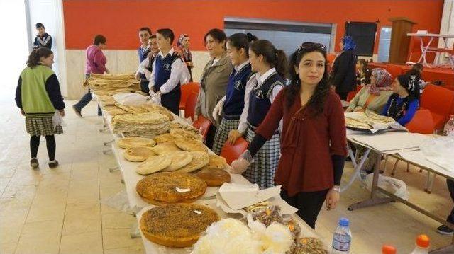 Sarıgöl Atatürk Ortaokulu Kermes Düzenledi