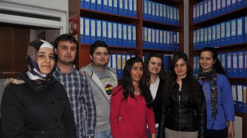 Demirci Eğitim Fak&uuml;ltesi &Ouml;ğrencilerden &Ouml;rnek Davranış