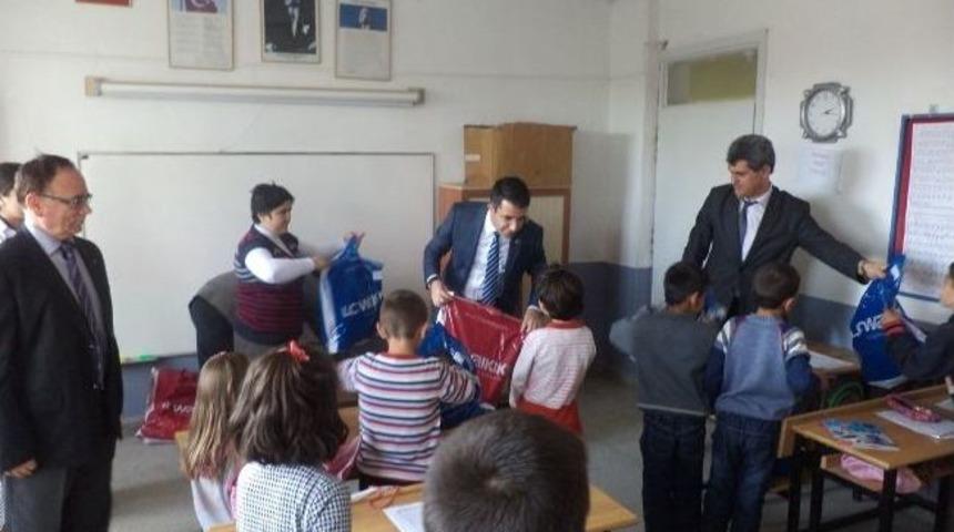 Lc Waikiki&rsquo;den &Ouml;ğrencilere Giyim Yardımı