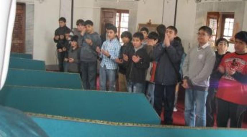 Bilgi Evi &Ouml;ğrencilerinden Sahabe Ve T&uuml;rbe Ziyareti