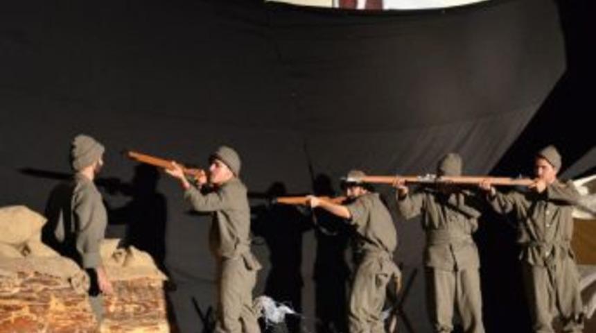 &Ccedil;anakkale Şehitleri Bor'da Tiyatro Ile Anıldı