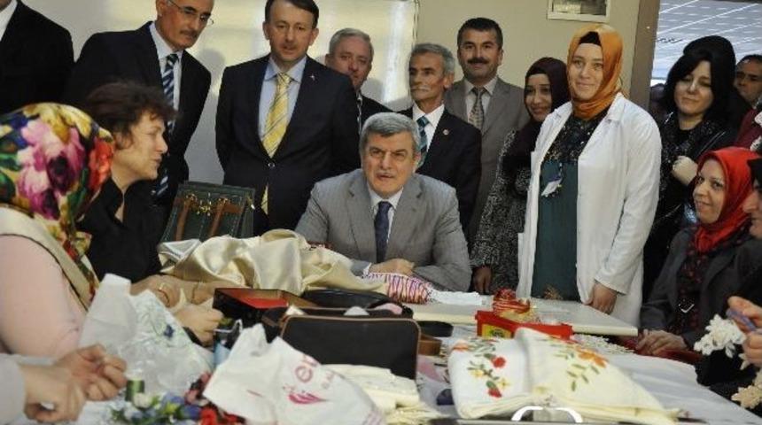 Başkandan Ko-mek Kursiyerlerine Ziyaret